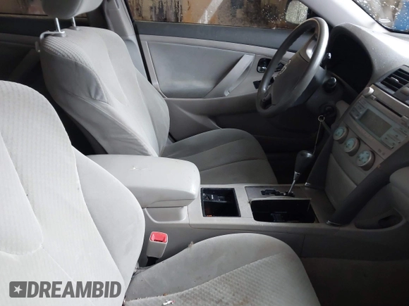2008 Toyota Camry LE z VIN 4T1BE46K78U735990, wystawiony jako IAAI lot #41730503 z przebiegiem 222 514 mil mil oraz . Historia ofert i sprzedaży dostępna na DreamBid. Obrazek 5.