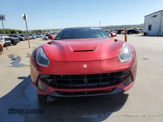 2013 Ferrari F12 z VIN ZFF74UFA7D0193622, wystawiony jako Copart lot #73031694 z przebiegiem Nie podano mil oraz Szkody całkowita. Historia ofert i sprzedaży dostępna na DreamBid. Obrazek 5.