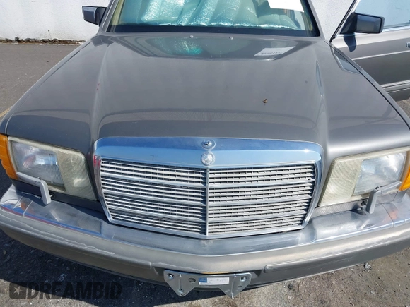 1986 Mercedes-Benz 420 Series 420SEL with VIN WDBCA35D9GA209179, listed as a IAAI auction lot 42081253 with 141,249 mi miles. Bid and sale history available at carsss.com. Image 10.