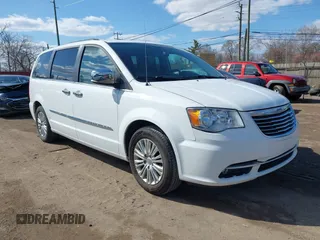 2015 Chrysler Town & Country Touring L z VIN 2C4RC1CG3FR698065, wystawiony jako IAAI lot #42020924 z przebiegiem 155 566 mil mil oraz . Historia ofert i sprzedaży dostępna na DreamBid. Obrazek 1.