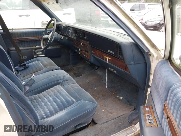 1990 Chevrolet Caprice z VIN 1G1BU54E9LA105479, wystawiony jako IAAI lot #42277687 z przebiegiem 30 947 mil mil oraz . Historia ofert i sprzedaży dostępna na DreamBid. Obrazek 5.