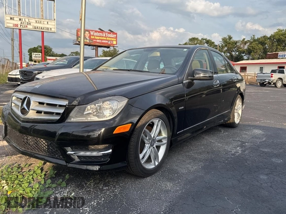 2012 Mercedes-Benz C 250 Sport z VIN WDDGF4HB7CR231400, wystawiony jako Copart lot #58000085 z przebiegiem 59 800 mil mil oraz Szkoda całkowita • Salvage title. Historia ofert i sprzedaży dostępna na DreamBid. Obrazek 2.