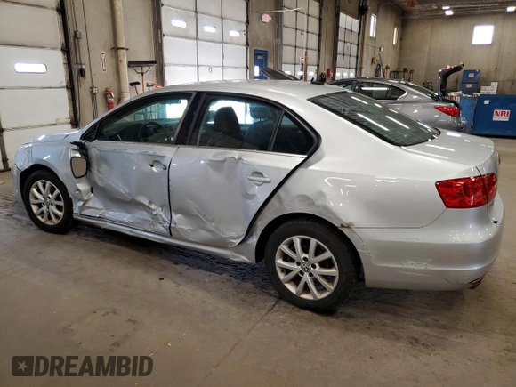 2013 Volkswagen Jetta SE z VIN 3VWDX7AJ5DM255319, wystawiony jako Copart lot #53966435 z przebiegiem 155 561 mil mil oraz Szkoda całkowita • Salvage title. Historia ofert i sprzedaży dostępna na DreamBid. Obrazek 2.