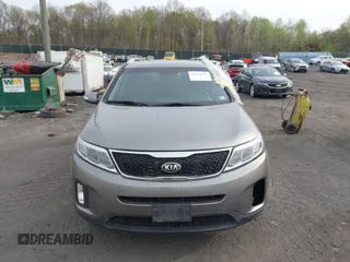 2015 Kia Sorento LX with VIN 5XYKTCA69FG584986, listed as a IAAI auction lot 41994391 with 118,760 mi miles. Bid and sale history available at carsss.com. Image 12.