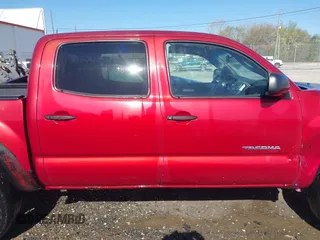 2006 Toyota Tacoma z VIN 5TELU42N06Z154198, wystawiony jako IAAI lot #42032985 z przebiegiem 225 779 mil mil oraz . Historia ofert i sprzedaży dostępna na DreamBid. Obrazek 14.