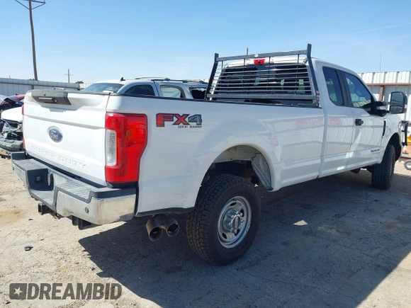 2018 Ford F-250 XL z VIN 1FT7X2BT7JEB31878, wystawiony jako IAAI lot #41852187 z przebiegiem 230 879 mil mil oraz . Historia ofert i sprzedaży dostępna na DreamBid. Obrazek 4.