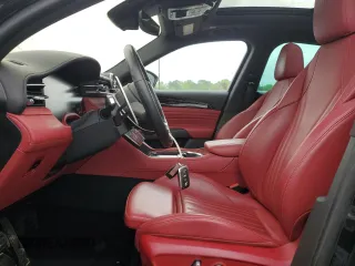 2023 Maserati Grecale Modena z VIN ZN682AVM7P7422409, wystawiony jako Copart lot #52104635 z przebiegiem 48 888 mil mil oraz Szkody całkowita. Historia ofert i sprzedaży dostępna na DreamBid. Obrazek 7.