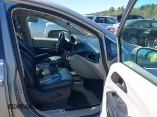2018 Chrysler Pacifica Touring L Plus z VIN 2C4RC1EGXJR101757, wystawiony jako IAAI lot #42142946 z przebiegiem 83 314 mil mil oraz . Historia ofert i sprzedaży dostępna na DreamBid. Obrazek 5.