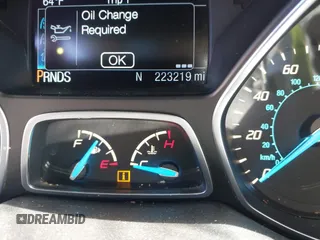 2016 Ford Escape SE z VIN 1FMCU0G79GUC44846, wystawiony jako IAAI lot #41974793 z przebiegiem 223 219 mil mil oraz . Historia ofert i sprzedaży dostępna na DreamBid. Obrazek 7.