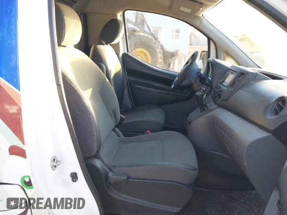 2016 Nissan NV200 S z VIN 3N6CM0KN3GK695049, wystawiony jako IAAI lot #41785058 z przebiegiem 153 389 mil mil oraz . Historia ofert i sprzedaży dostępna na DreamBid. Obrazek 5.