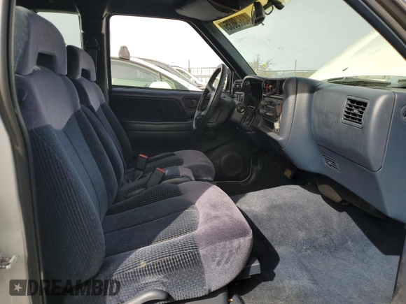 1997 GMC Sonoma SLS with VIN 1GTCS19X7V8517253, listed as a Copart auction lot 43829035 with 102,976 mi miles and Salvage Title. Bid and sale history available at DreamBid. Image 10.