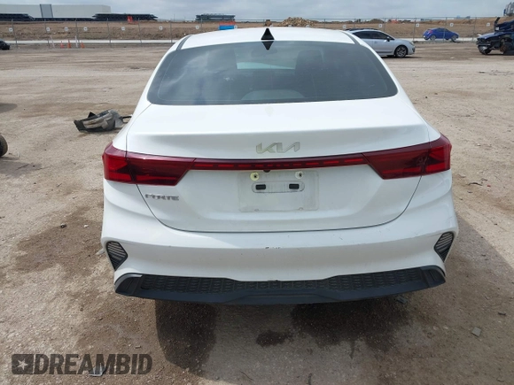 2023 Kia Forte LXS z VIN 3KPF24AD7PE686469, wystawiony jako IAAI lot #42112744 z przebiegiem 103 937 mil mil oraz . Historia ofert i sprzedaży dostępna na DreamBid. Obrazek 16.