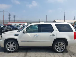 2013 Cadillac Escalade z VIN 1GYS4EEJ1DR298114, wystawiony jako IAAI lot #42374071 z przebiegiem 146 433 mil mil oraz . Historia ofert i sprzedaży dostępna na DreamBid. Obrazek 15.