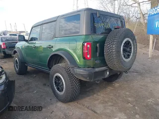 2023 Ford Bronco z VIN 1FMEE5DP2PLA95399, wystawiony jako IAAI lot #41899728 z przebiegiem 16 199 mil mil oraz . Historia ofert i sprzedaży dostępna na DreamBid. Obrazek 3.