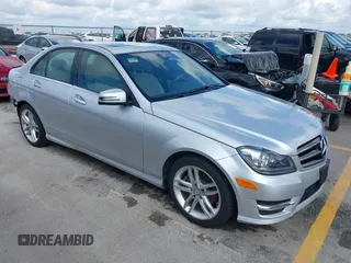 2014 Mercedes-Benz C 250 Sport с VIN WDDGF4HB1EA951907, выставлен на аукционе IAAI как лот 42580563 с пробегом 51 592 миль миль и . История ставок и продаж доступна на DreamBid. Изображение 1.