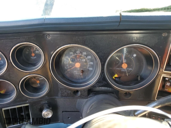 1991 GMC Suburban z VIN 1GKEV16K9MF510909, wystawiony jako Copart lot #81326004 z przebiegiem 216 778 mil mil oraz Tytuł czysty. Historia ofert i sprzedaży dostępna na DreamBid. Obrazek 9.