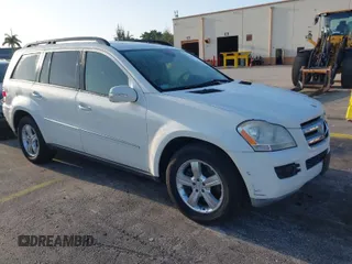 2007 Mercedes-Benz GL-Class with VIN 4JGBF71E77A210198, listed as a IAAI auction lot 42020424 with 104,729 mi miles. Bid and sale history available at carsss.com. Image 1.