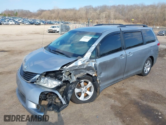 2014 Toyota Sienna LE AAS z VIN 5TDKK3DC9ES454227, wystawiony jako IAAI lot #42030131 z przebiegiem 107 392 mil mil oraz . Historia ofert i sprzedaży dostępna na DreamBid. Obrazek 17.