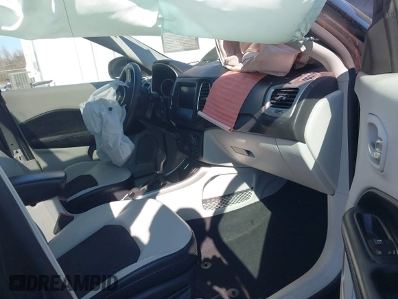 2018 Jeep Compass Latitude with VIN 3C4NJCBB3JT462706, listed as a IAAI auction lot 41680742 with 89,105 mi miles. Bid and sale history available at carsss.com. Image 5.