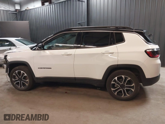 2023 Jeep Compass (RED) Edition z VIN 3C4NJDCN5PT536179, wystawiony jako IAAI lot #41621950 z przebiegiem 17 830 mil mil oraz . Historia ofert i sprzedaży dostępna na DreamBid. Obrazek 15.