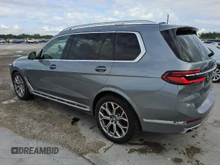 2024 BMW X7 xDrive40i z VIN 5UX23EM08R9V48892, wystawiony jako Copart lot #56059665 z przebiegiem 28 430 mil mil oraz Tytuł czysty. Historia ofert i sprzedaży dostępna na DreamBid. Obrazek 2.