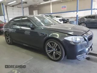 2013 BMW M5 z VIN WBSFV9C54DC773221, wystawiony jako Copart lot #54831865 z przebiegiem 127 949 mil mil oraz Tytuł czysty. Historia ofert i sprzedaży dostępna na DreamBid. Obrazek 4.