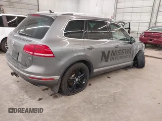 2017 Volkswagen Touareg Wolfsburg Edition с VIN WVGRF7BP3HD003094, выставлен на аукционе IAAI как лот 41199373 с пробегом 110 880 миль миль и . История ставок и продаж доступна на DreamBid. Изображение 4.