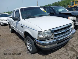 1998 Ford Ranger XL z VIN 1FTYR14X0WPB61843, wystawiony jako IAAI lot #42214256 z przebiegiem 192 762 mil mil oraz . Historia ofert i sprzedaży dostępna na DreamBid. Obrazek 1.
