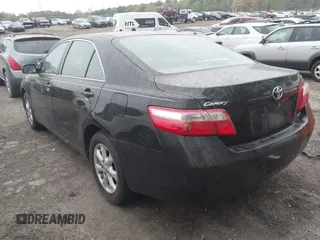 2007 Toyota Camry CE z VIN 4T1BE46KX7U587204, wystawiony jako IAAI lot #41923778 z przebiegiem 144 996 mil mil oraz . Historia ofert i sprzedaży dostępna na DreamBid. Obrazek 3.