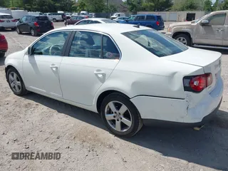 2008 Volkswagen Jetta SE with VIN 3VWRZ71KX8M192099, listed as a IAAI auction lot 42198564 with 125,699 mi miles and . Bid and sale history available at DreamBid. Image 3.