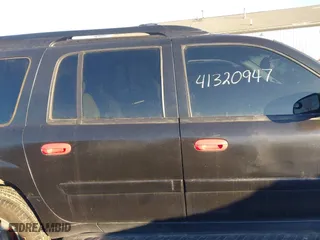 2005 Chevrolet TrailBlazer LS with VIN 1GNET16S556117614, listed as a IAAI auction lot 41320947 with 177,726 mi miles. Bid and sale history available at carsss.com. Image 12.