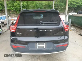 2022 Volvo XC40 Momentum z VIN YV4AC2HKXN2760409, wystawiony jako Copart lot #56512675 z przebiegiem 83 069 mil mil oraz Tytuł czysty. Historia ofert i sprzedaży dostępna na DreamBid. Obrazek 6.