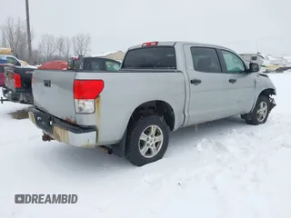 2008 Toyota Tundra z VIN 5TBDV54118S498651, wystawiony jako IAAI lot #41139461 z przebiegiem 243 235 mil mil oraz . Historia ofert i sprzedaży dostępna na DreamBid. Obrazek 4.