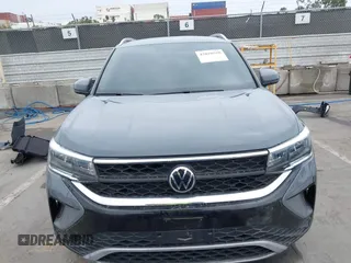 2022 Volkswagen Taos SE z VIN 3VVRX7B21NM007085, wystawiony jako IAAI lot #42018520 z przebiegiem 27 904 mil mil oraz . Historia ofert i sprzedaży dostępna na DreamBid. Obrazek 12.