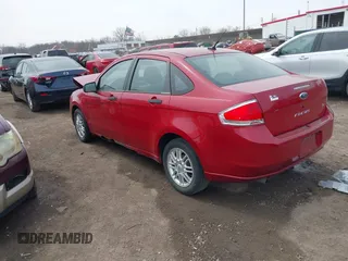 2009 Ford Focus SE z VIN 1FAHP35N69W197700, wystawiony jako IAAI lot #41834668 z przebiegiem 176 623 mil mil oraz . Historia ofert i sprzedaży dostępna na DreamBid. Obrazek 3.