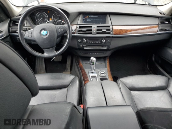 2012 BMW X5 35i z VIN 5UXZV4C5XCL752071, wystawiony jako Copart lot #56623145 z przebiegiem 180 161 mil mil oraz Czysty tytuł • Clean title. Historia ofert i sprzedaży dostępna na DreamBid. Obrazek 8.