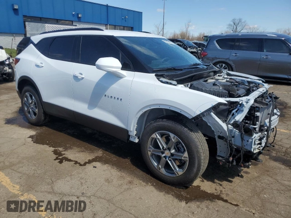 2024 Chevrolet Blazer LT z VIN 3GNKBCR49RS277852, wystawiony jako Copart lot #52954735 z przebiegiem 5 567 mil mil oraz Szkoda całkowita • Salvage title. Historia ofert i sprzedaży dostępna na DreamBid. Obrazek 4.
