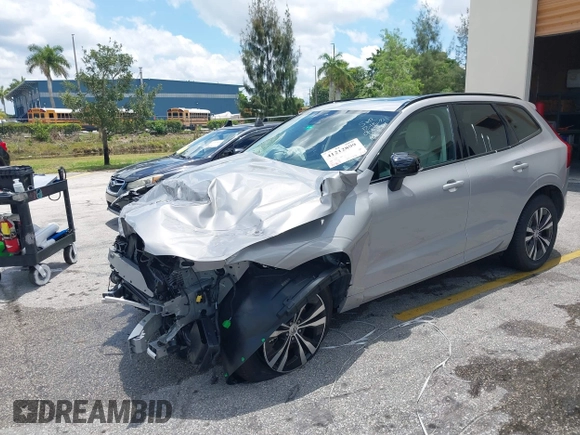 2024 Volvo XC60 Core Dark Theme z VIN YV4L12RK1R1908391, wystawiony jako IAAI lot #41212899 z przebiegiem 9083 mil mil oraz . Historia ofert i sprzedaży dostępna na DreamBid. Obrazek 18.