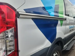 2016 Ford Transit Cargo z VIN 1FTYE1YM9GKB15647, wystawiony jako IAAI lot #42575776 z przebiegiem 235 520 mil mil oraz . Historia ofert i sprzedaży dostępna na DreamBid. Obrazek 16.