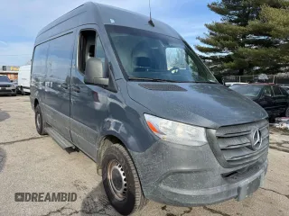 2019 Mercedes-Benz Sprinter Cargo with VIN WD4PF0CD1KP092134, listed as a Copart auction lot 47143615 with 104,799 mi miles and Clean Title. Bid and sale history available at carsss.com. Image 1.