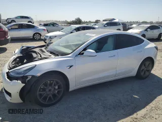 2020 Tesla Model 3 Standard Range Plus z VIN 5YJ3E1EA5LF741093, wystawiony jako Copart lot #52891695 z przebiegiem 59 168 mil mil oraz Szkoda całkowita • Salvage title. Historia ofert i sprzedaży dostępna na DreamBid. Obrazek 1.