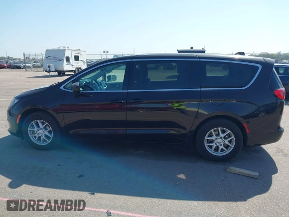 2017 Chrysler Pacifica Touring with VIN 2C4RC1DG7HR695171, listed as a IAAI auction lot 42230782 with 114,273 mi miles and . Bid and sale history available at DreamBid. Image 14.