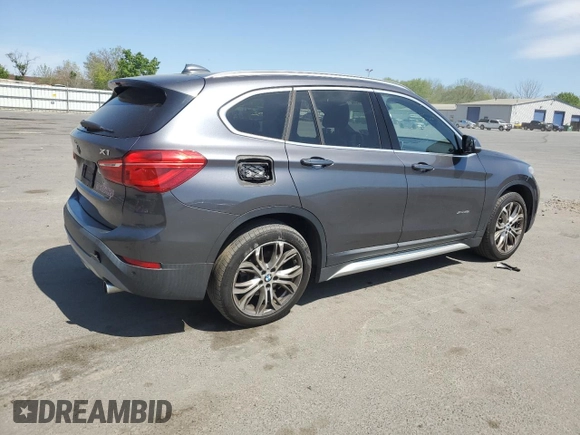 2017 BMW X1 xDrive28i z VIN WBXHT3Z37H4A54544, wystawiony jako Copart lot #55019535 z przebiegiem 76 822 mil mil oraz Szkoda całkowita • Salvage title. Historia ofert i sprzedaży dostępna na DreamBid. Obrazek 3.