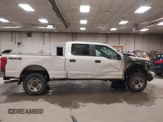 2018 Ford Super Duty F-250 SRW XL with VIN 1FT7W2B62JEB55938, listed as a IAAI auction lot 41236499 with 276,458 mi miles. Bid and sale history available at carsss.com. Image 13.