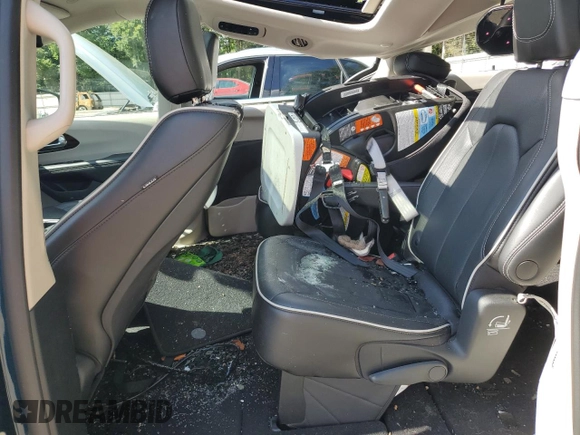 2022 Chrysler Pacifica Limited with VIN 2C4RC3GG4NR101672, listed as a Copart auction lot 66140534 with 26,647 mi miles and Salvage title. Bid and sale history available at DreamBid. Image 11.