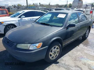 1997 Toyota Camry LE z VIN JT2BG22K3V0048428, wystawiony jako IAAI lot #41817586 z przebiegiem 349 369 mil mil oraz . Historia ofert i sprzedaży dostępna na DreamBid. Obrazek 2.