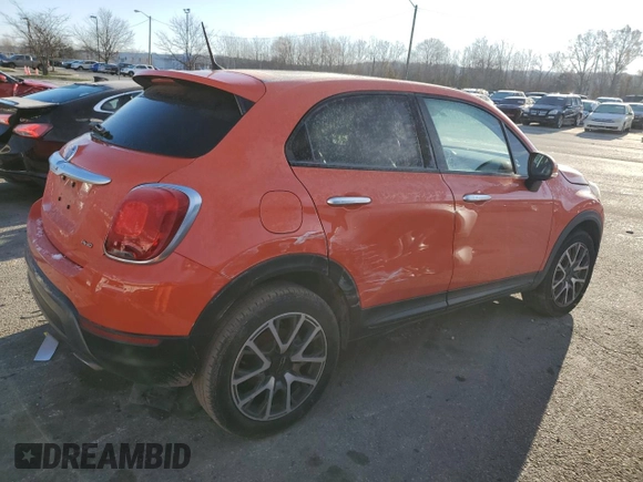 2018 FIAT 500X Trekking z VIN ZFBCFYCB6JP682871, wystawiony jako Copart lot #82798284 z przebiegiem 67 764 mil mil oraz Szkody całkowita. Historia ofert i sprzedaży dostępna na DreamBid. Obrazek 3.