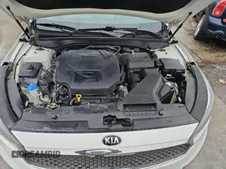 2017 Kia Cadenza Premium with VIN KNALC4J17H5049226, listed as a Copart auction lot 82413564 with 172,903 mi miles and Clean Title. Bid and sale history available at carsss.com. Image 7.
