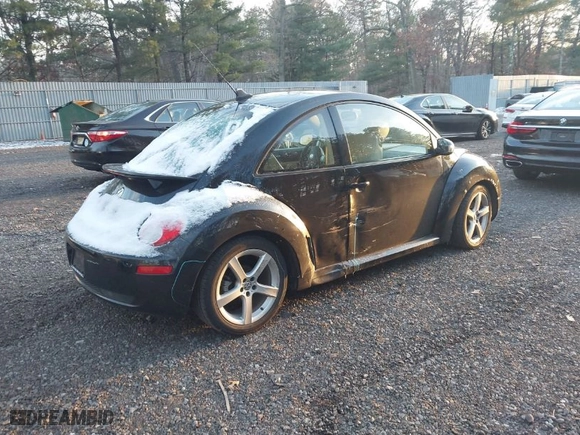 2010 Volkswagen New Beetle Coupe with VIN 3VWRG3AG9AM013681, listed as a IAAI auction lot 41177108 with 104,139 mi miles. Bid and sale history available at carsss.com. Image 4.
