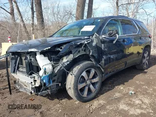 2018 Chevrolet Traverse LT z VIN 1GNEVHKWXJJ199472, wystawiony jako IAAI lot #41499911 z przebiegiem 129 127 mil mil oraz . Historia ofert i sprzedaży dostępna na DreamBid. Obrazek 6.